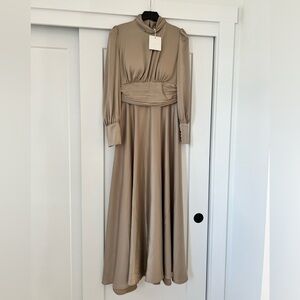 Moda Zehrada Hennin modest long sleeve beige satin maxi evening gown NWT